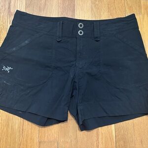 ARC’TERYX WOMEN’S MATERIAL SHORTS